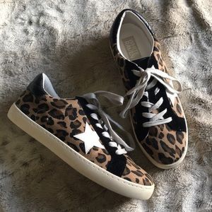 White Raven Cheetah Print Tennis Shoe